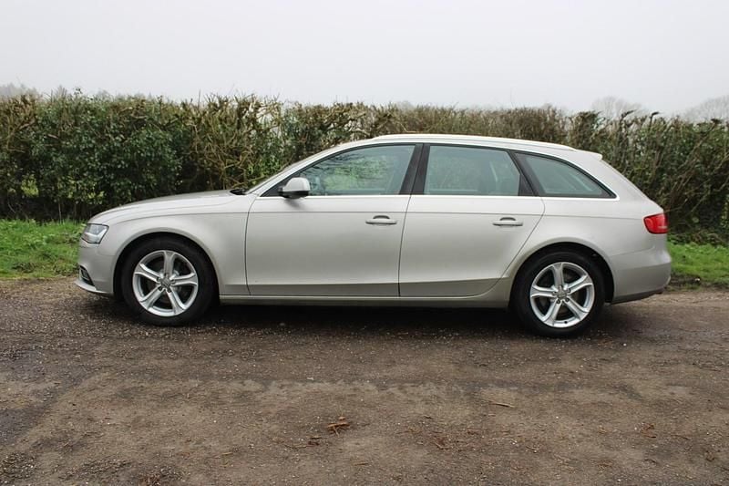 Used Audi A4 136 HP (100 kW) 2014 Silver Estate
