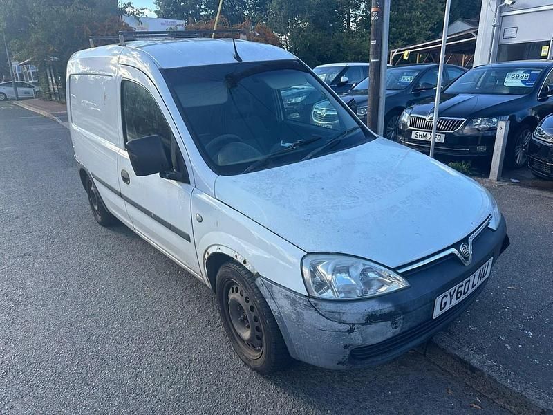 White Used 2010 Vauxhall Combo MPV | £495 (Good price) - Image 1/4