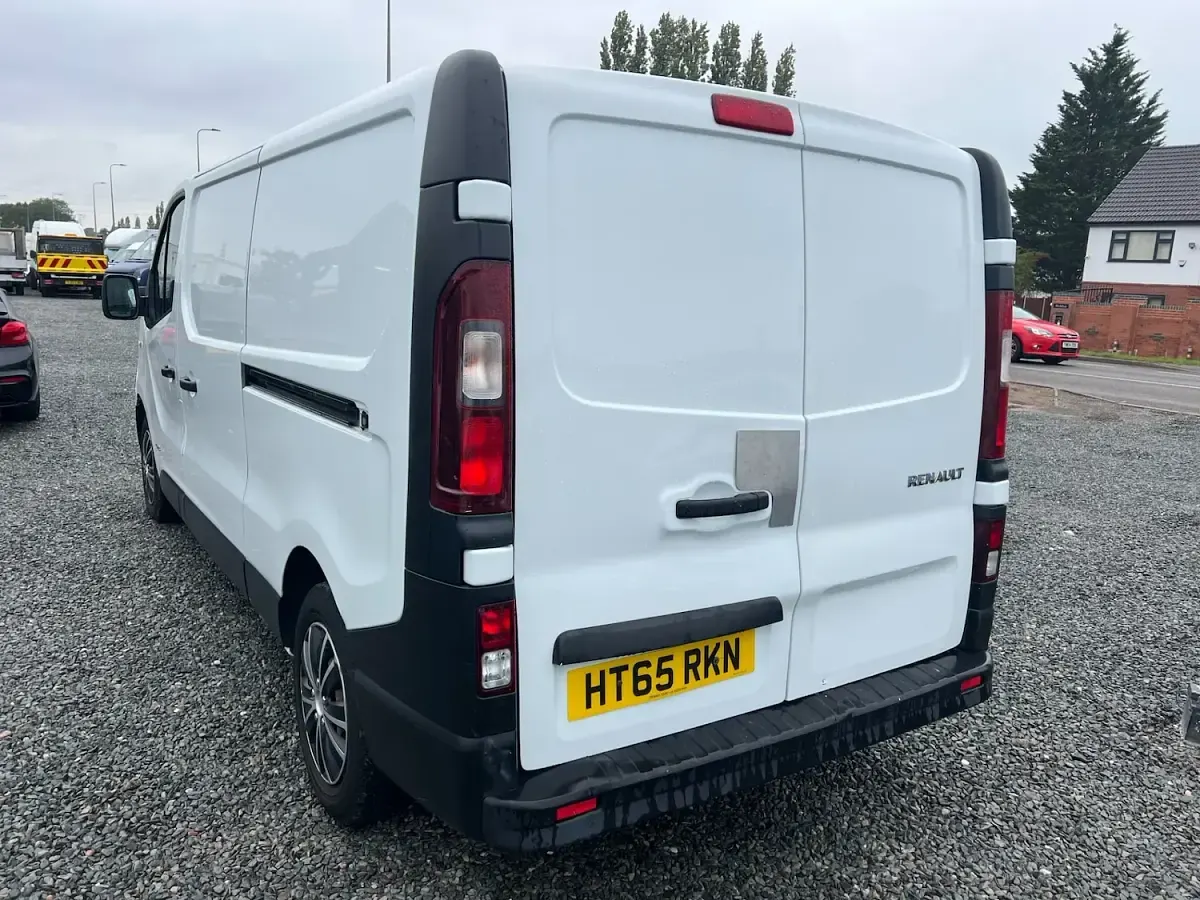Used Renault Trafic Business 115 HP (84 kW) 2016 White MPV
