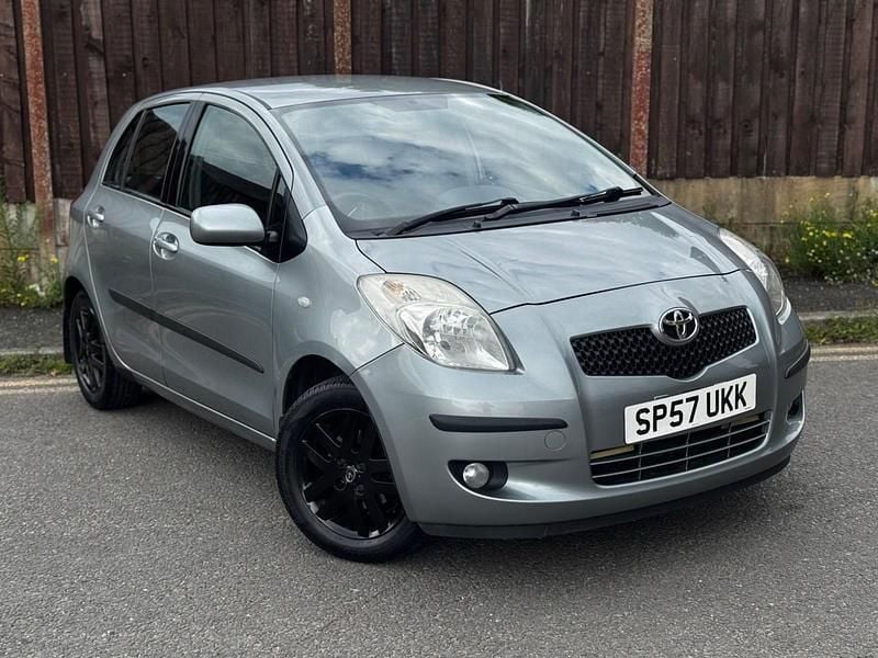 Silver Used 2007 Toyota Yaris Hatchback | £3,995 (A bit pricey) - Image 1/4