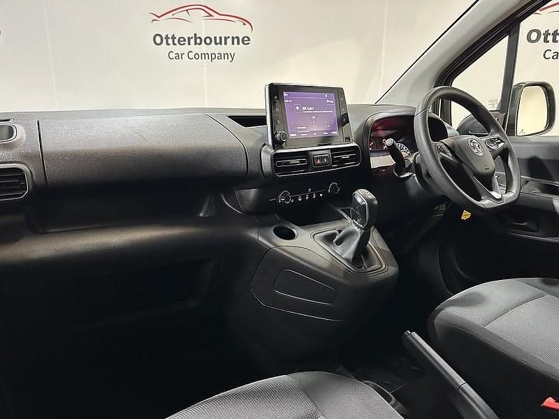 Used Vauxhall Combo Sportive 100 HP (73 kW) 2020 White MPV