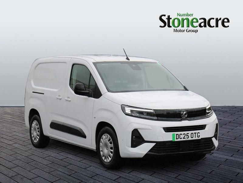 White New 2025 Vauxhall Combo MPV | £23,995 - Image 1/4