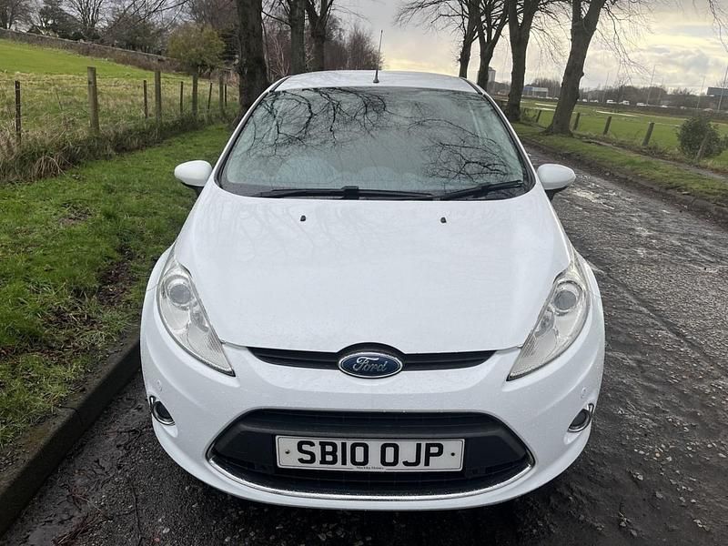 Used Ford Fiesta Zetec 2010 White Hatchback