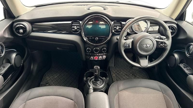 Begagnad Mini Cooper Classic 134 HK (98 kW) 2022 Grå Halvkombi