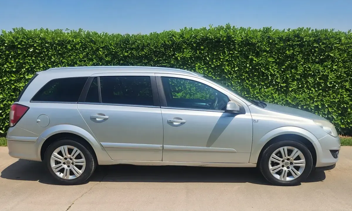 Used Vauxhall Astra Design Edition 2007 Silver Estate