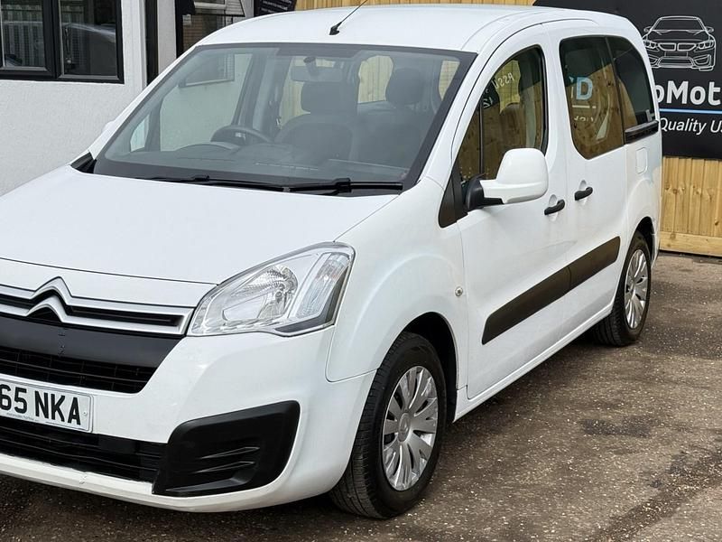 Used Citroën Berlingo Feel 100 HP (73 kW) 2015 White MPV