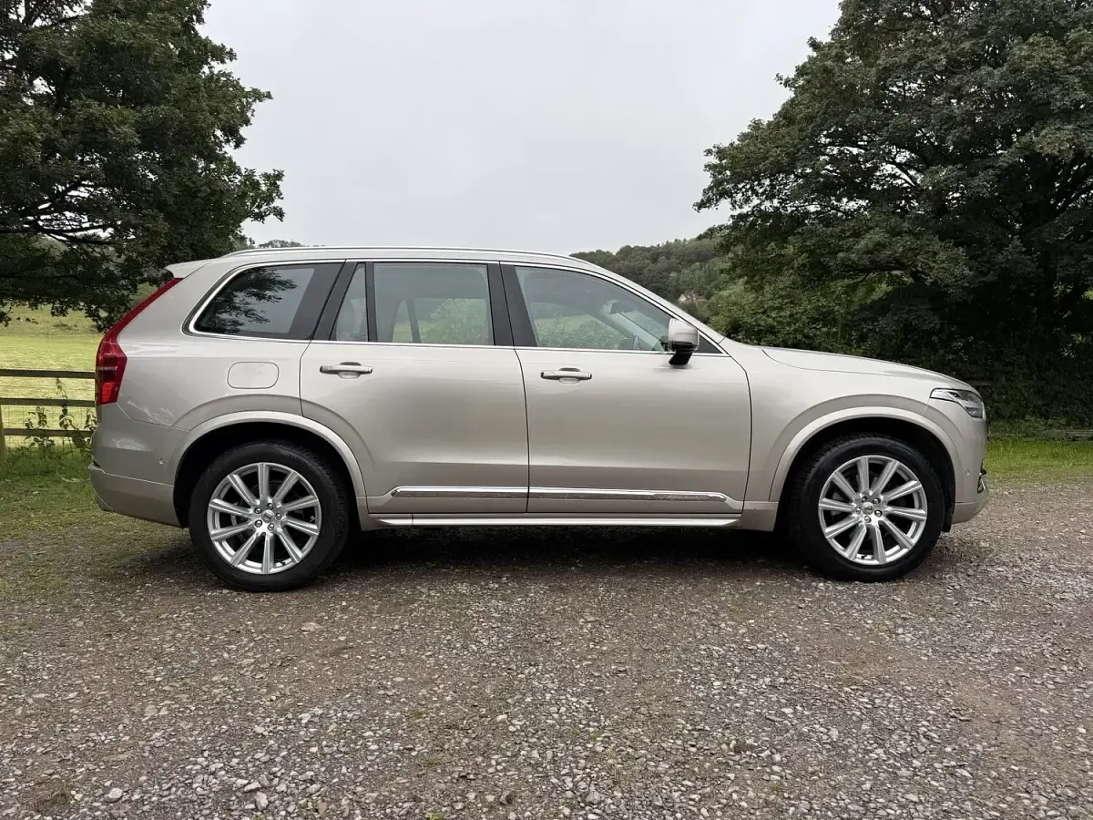 Used Volvo XC90 Inscription 320 HP (235 kW) 2015 Gold SUV
