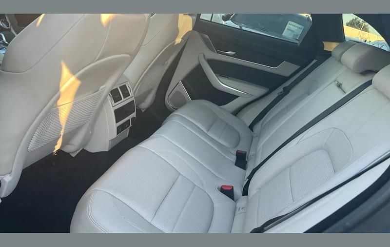 Second-hand Jaguar F-Pace R-Dynamic 300 CP (220 kW) 2024 Gri SUV