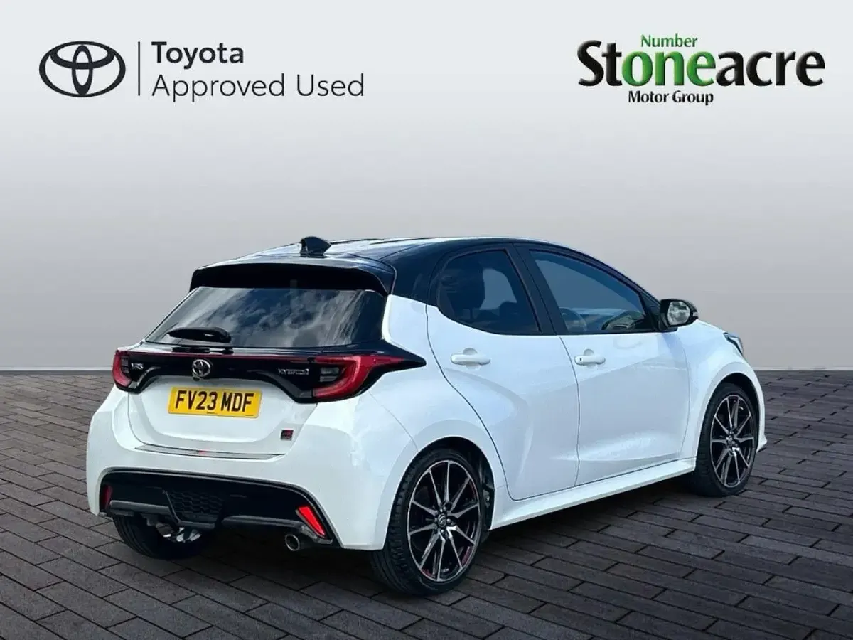 Used Toyota Yaris Hybrid Sport 116 HP (85 kW) 2023 White/black Hatchback