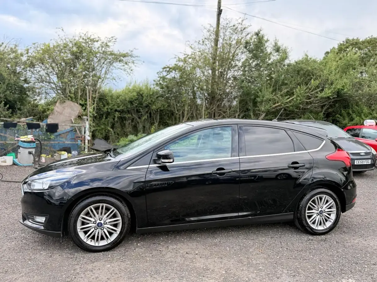 Used Ford Focus Zetec 2018 Black Hatchback