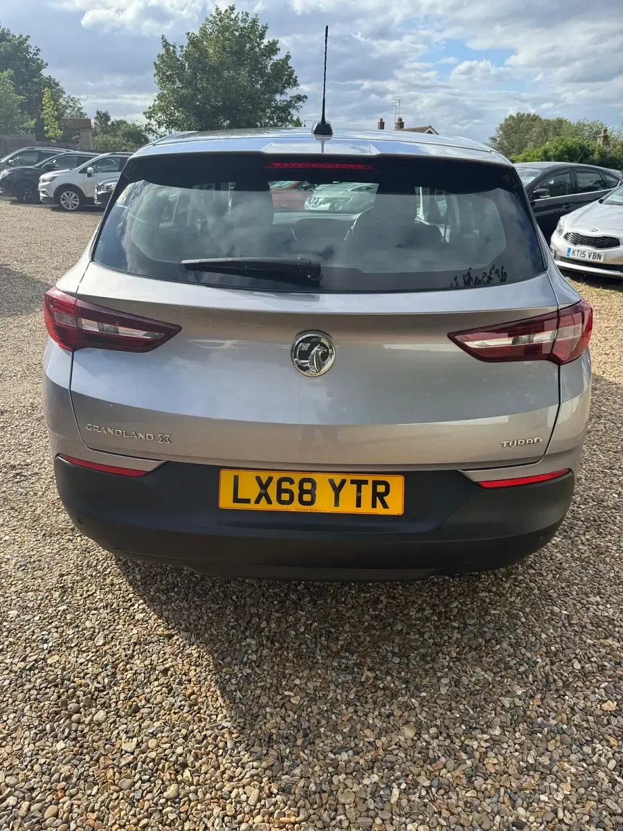 Used Vauxhall Grandland X 130 HP (95 kW) 2018 Grey SUV
