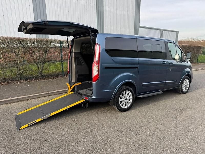 Used Ford Tourneo Titanium 130 HP (95 kW) 2022 Blue MPV