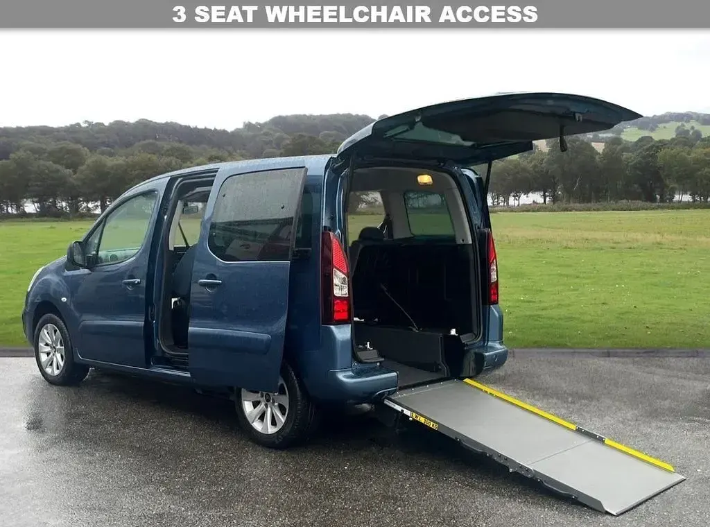 Used Citroën Berlingo Feel 100 HP (73 kW) 2018 Blue MPV