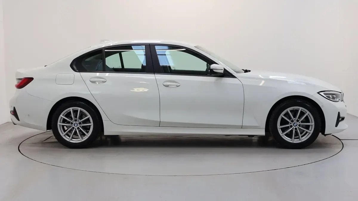 Used BMW 320 Sport Line 181 HP (133 kW) 2022 White Sedan