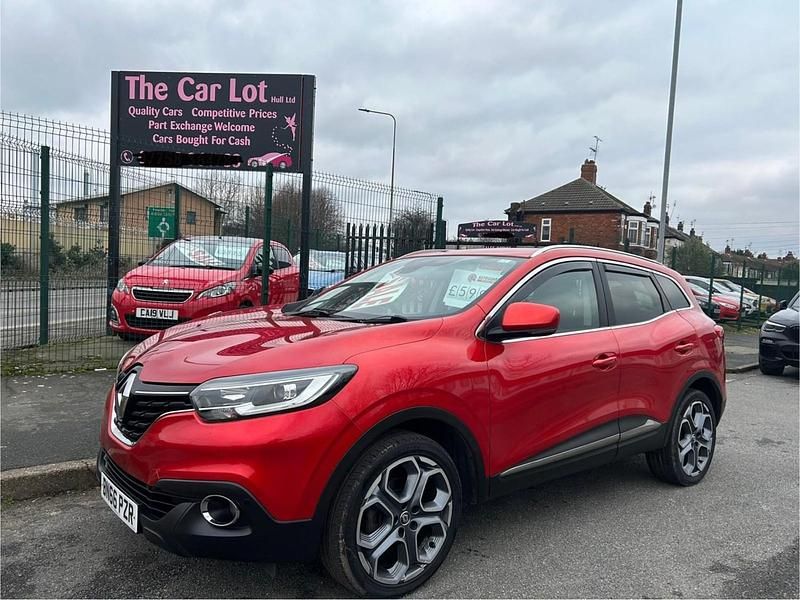Red Used 2016 Renault Kadjar Dynamique SUV | £5,995 (A bit pricey) - Image 1/4