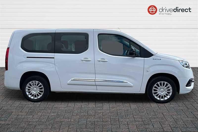 Used Toyota Proace Verso City 100 kW (136 HP) 2025 White Estate