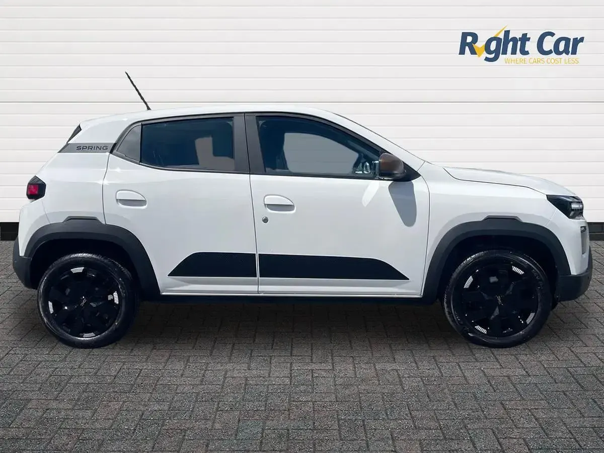 New Dacia Spring Extreme 75 kW (102 HP) 2026 White Hatchback