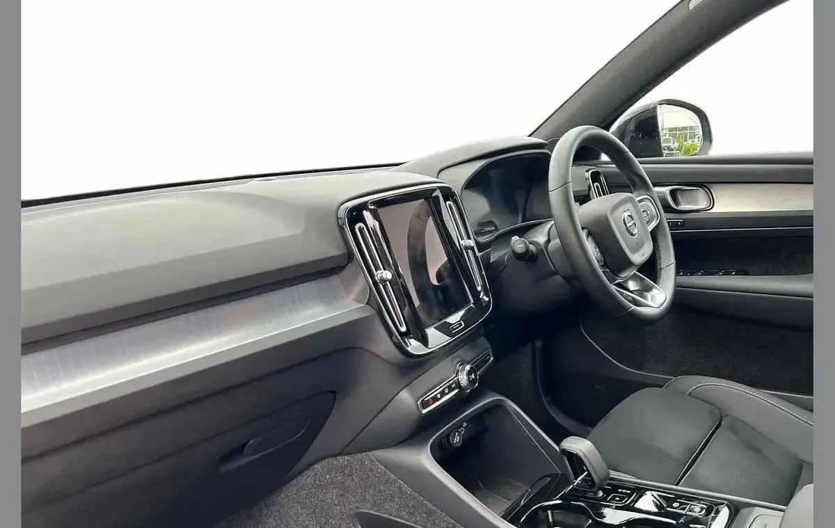 Used Volvo XC40 Plus 197 HP (144 kW) 2025 Onyx black SUV