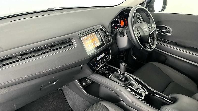 Used Honda HR-V SE 130 HP (95 kW) 2020 Metallic meteoroid grey SUV