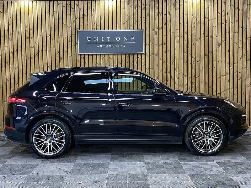 Used Porsche Cayenne 440 HP (323 kW) 2018 Black SUV