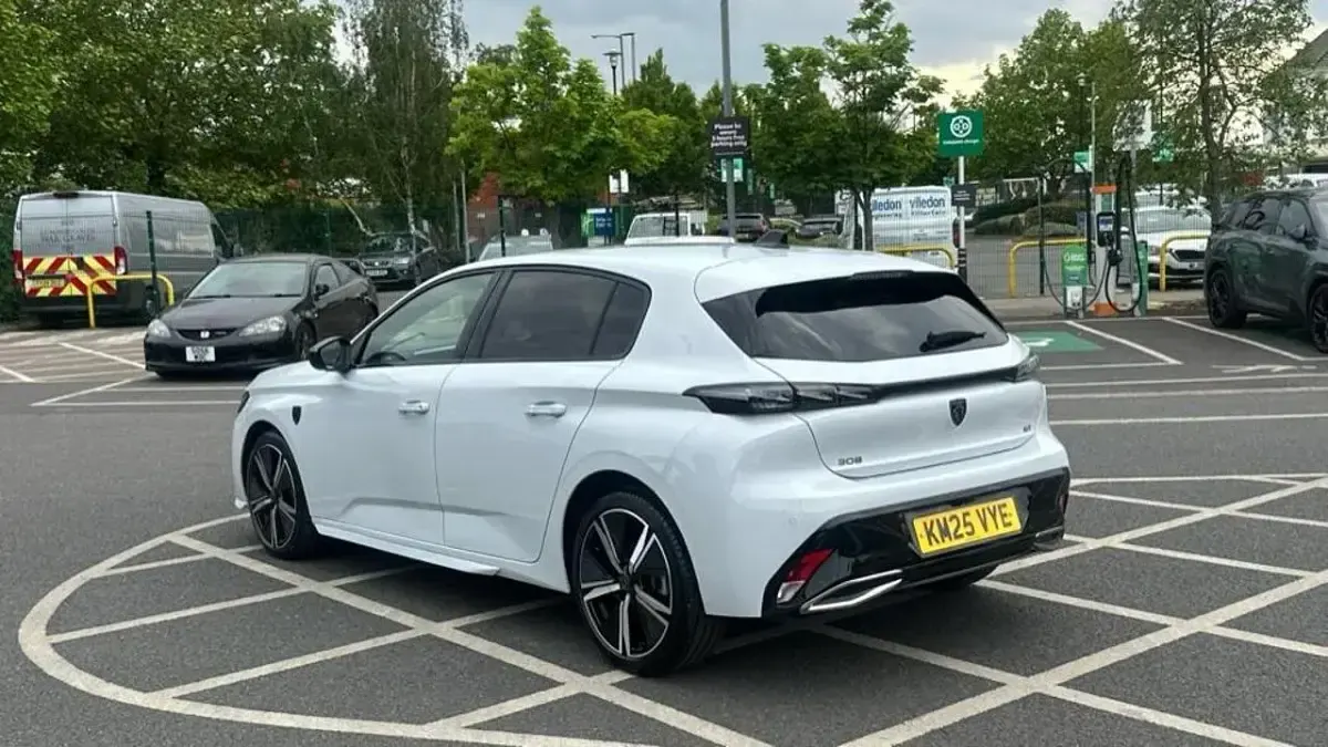 Usado Peugeot 308 GT 134 HP (98 kW) 2025 Branco Citadino