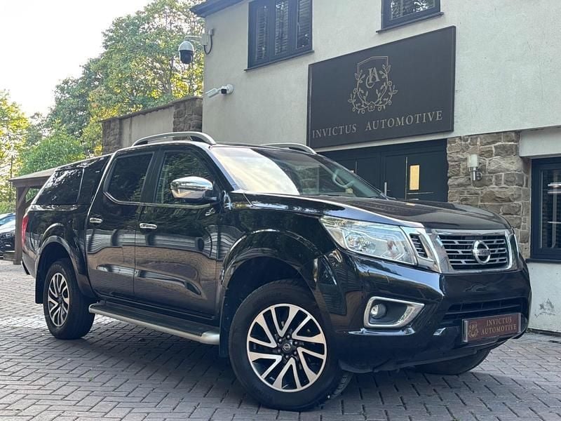 Black Used 2016 Nissan Navara Tekna Pickup | £9,980 (Fair price) - Image 1/4