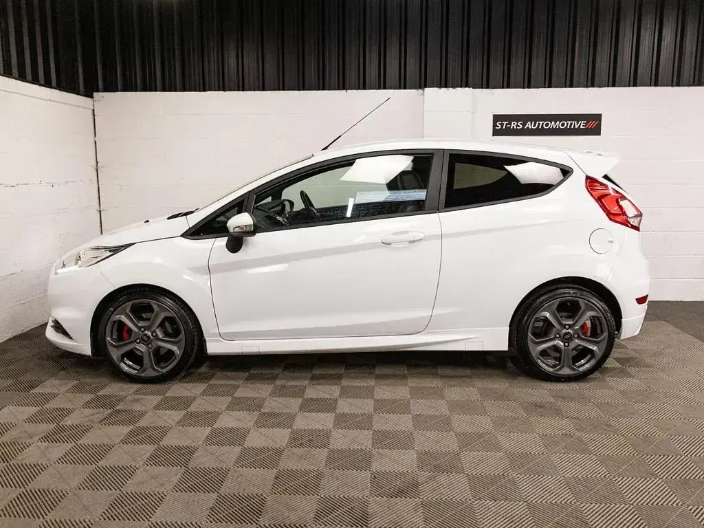 Used Ford Fiesta ST 182 HP (133 kW) 2017 White Hatchback