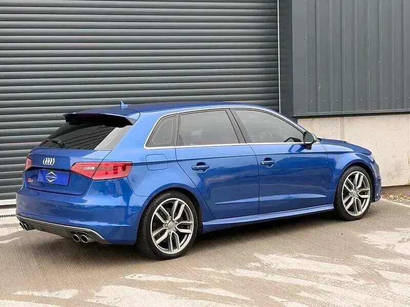 Used Audi A3 Advanced 300 HP (220 kW) 2015 Blue Hatchback
