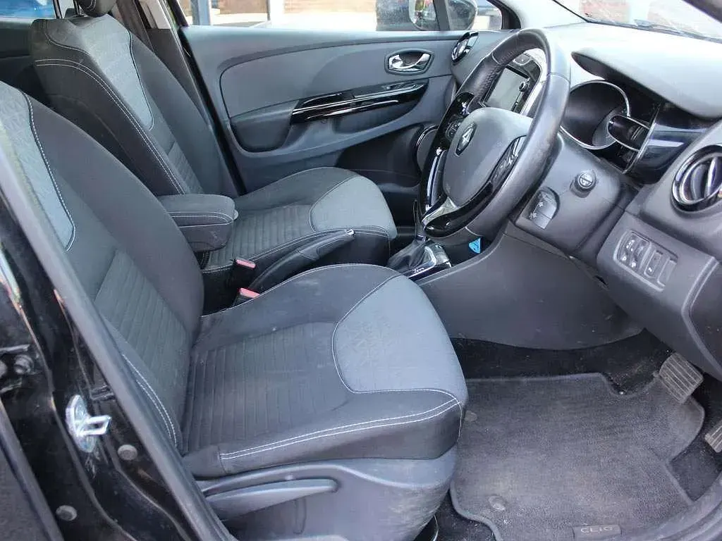 Used Renault Clio Dynamique 90 HP (66 kW) 2014 Black Hatchback