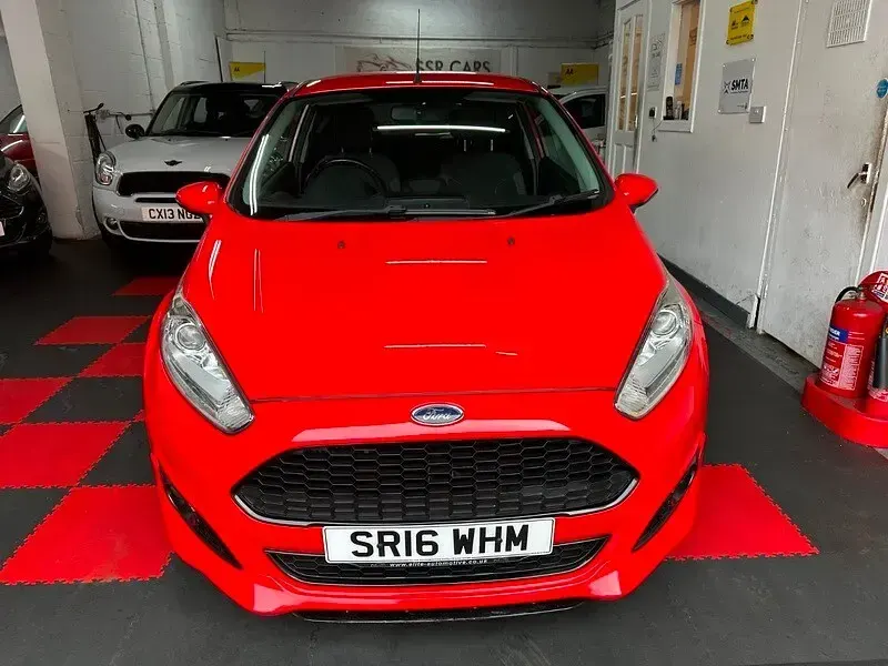 Used Ford Fiesta Zetec 125 HP (91 kW) 2016 Red Hatchback