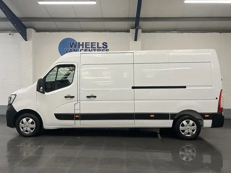 Käytetty Renault Master Business 2023 Valkoinen Tila-auto