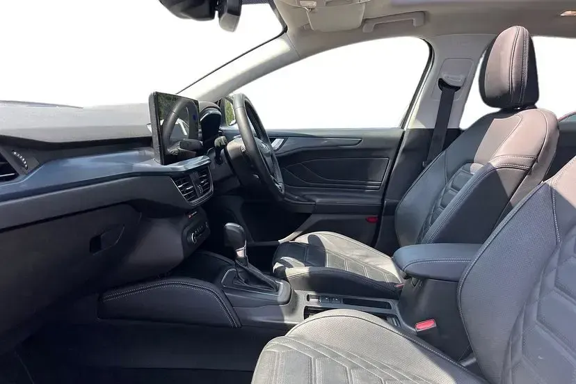 Used Ford Focus Active 153 HP (112 kW) 2022 Frozen white Estate