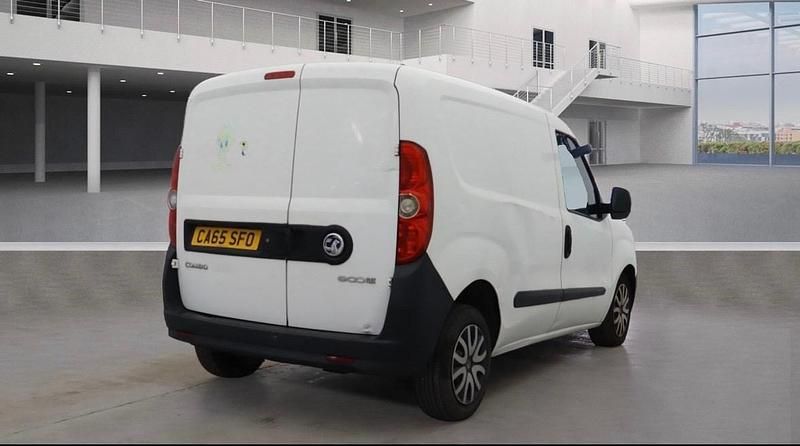 Used Vauxhall Combo 2016 White MPV