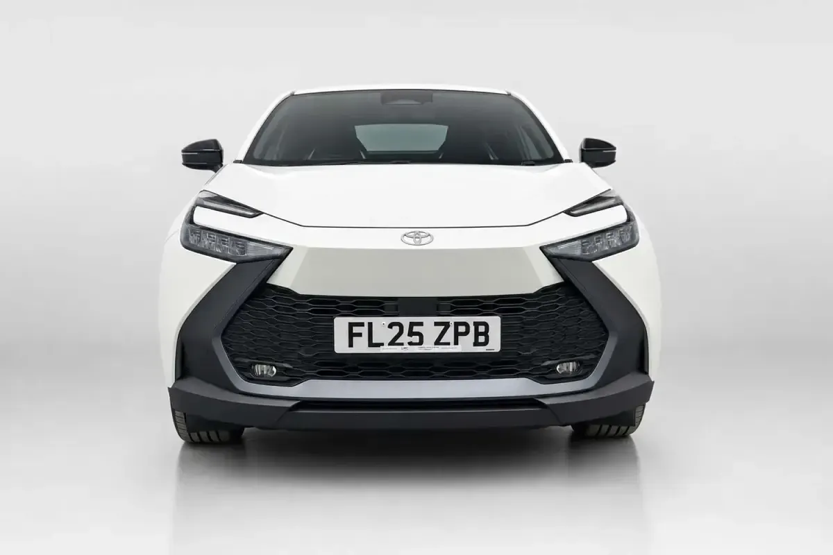 Used Toyota C-HR Design 223 HP (164 kW) 2025 White SUV