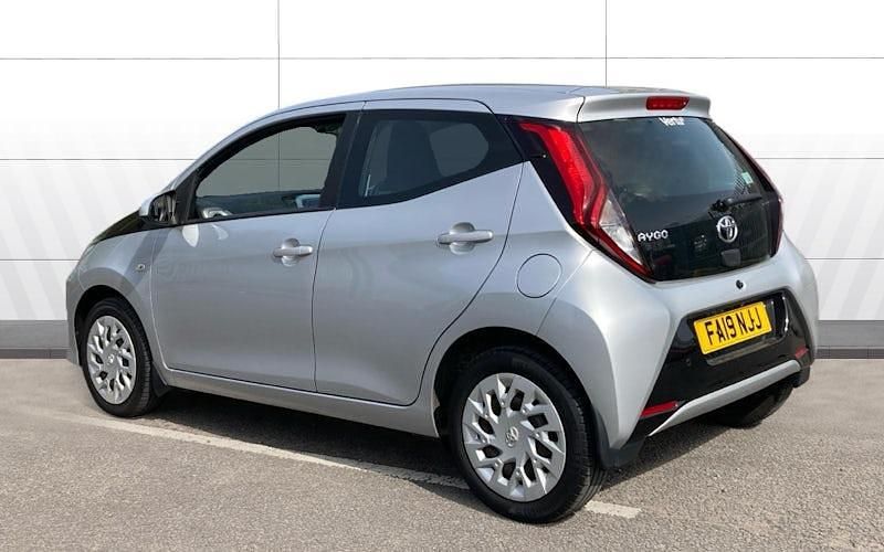 Used Toyota Aygo X-play 72 HP (52 kW) 2019 Silver Hatchback