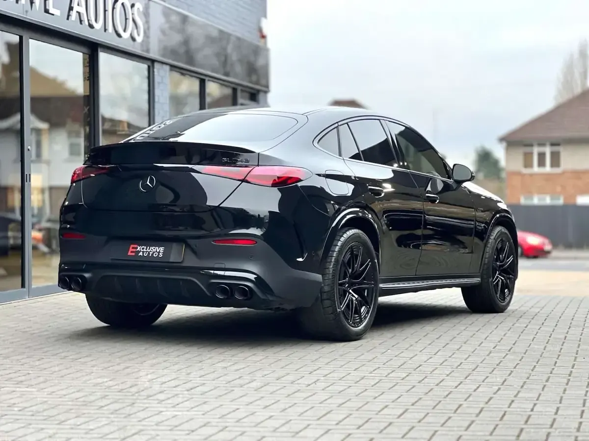 Usado Mercedes GLC43 AMG Premium 421 HP (309 kW) 2024 Preto Coupé