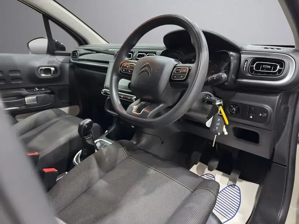 Begagnad Citroën C3 PureTech 83 HK (61 kW) 2024 Grå Halvkombi
