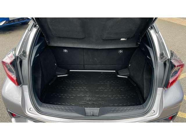Used Toyota C-HR 116 HP (85 kW) 2019 Silver SUV