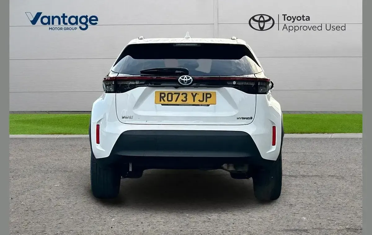 Used Toyota Yaris Cross Design 113 HP (83 kW) 2023 White SUV