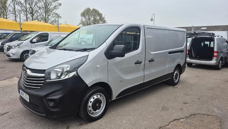 Grey Used 2015 Vauxhall Vivaro MPV | £5,495 (Fair price) - Image 1/4