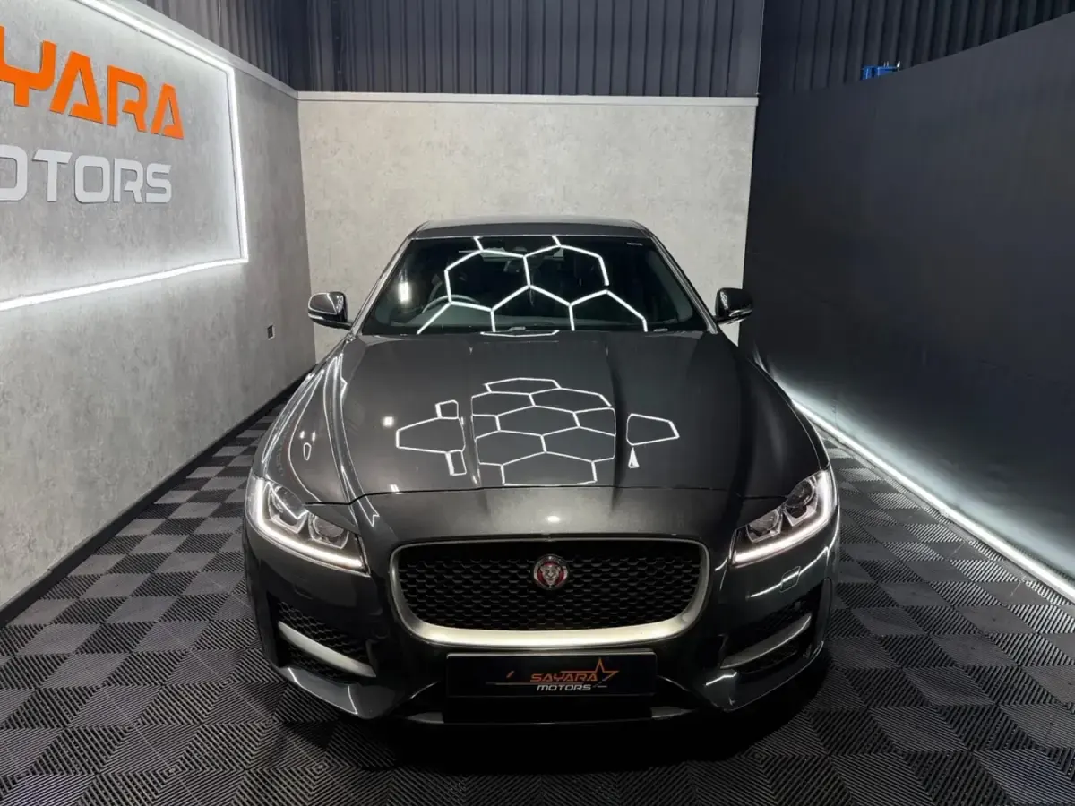 Second-hand Jaguar XF R-Sport 180 CP (132 kW) 2017 Gri Berlinǎ