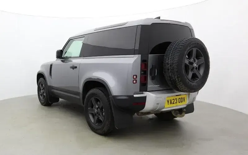 Used Land Rover Defender SE 200 HP (147 kW) 2021 SUV