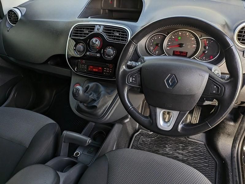 Used Renault Kangoo 2018 Jet black MPV