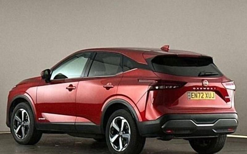 Used Nissan Qashqai N-Connecta 190 HP (139 kW) 2023 Red SUV