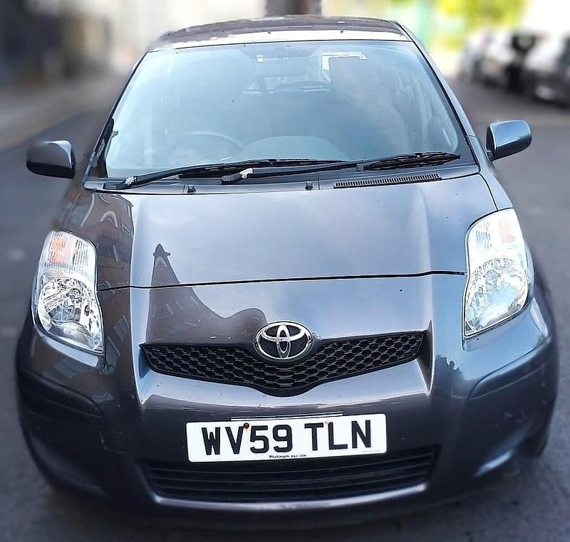 Grey Used 2009 Toyota Yaris Hatchback | £1,499 (Good price) - Image 1/4