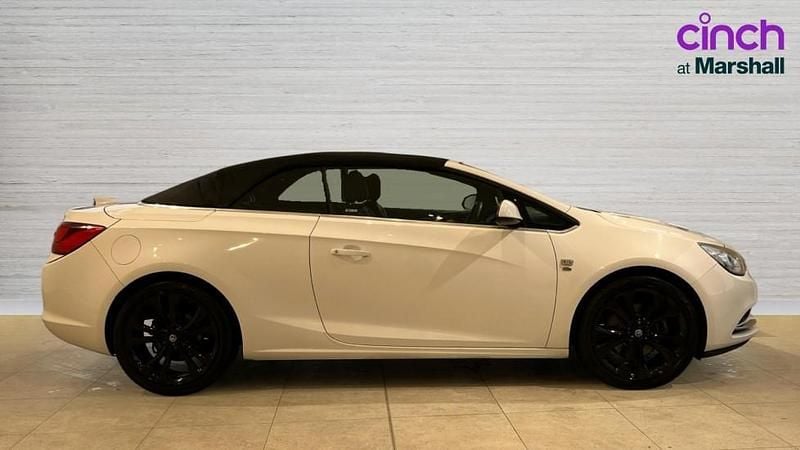 Used Vauxhall Cascada Elite 170 HP (125 kW) 2016 White Cabriolet