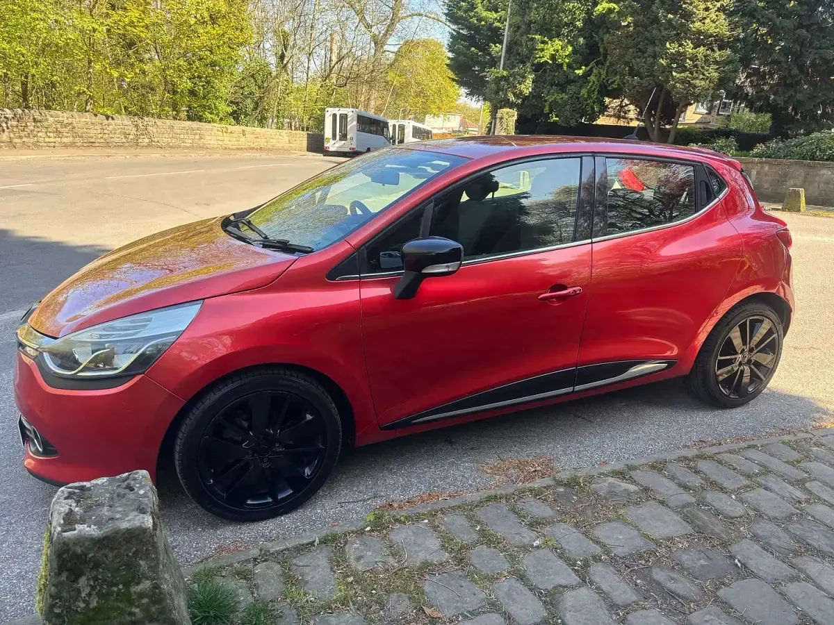 Used Renault Clio IV Dynamique 90 HP (66 kW) 2014 Red Hatchback