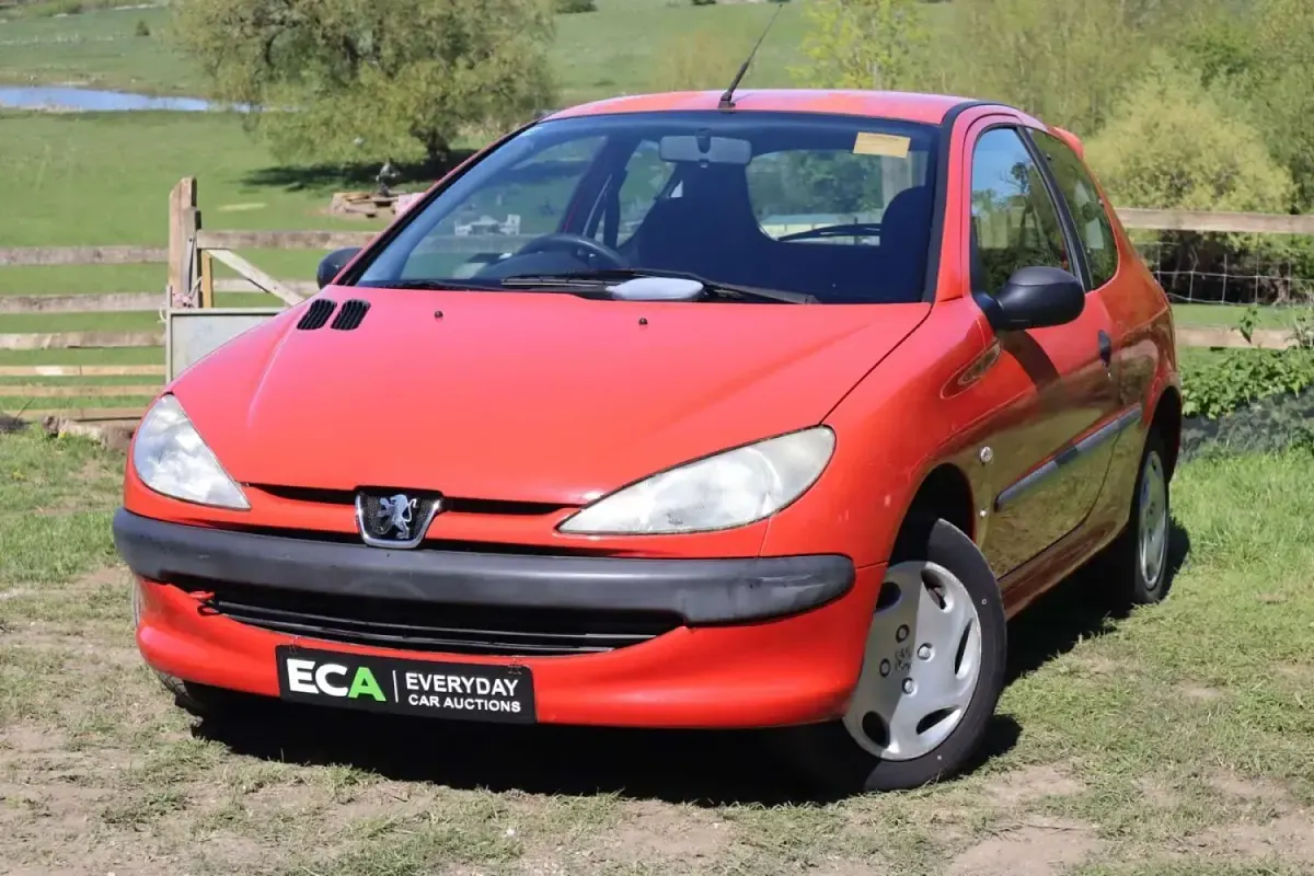 Used Peugeot 206 60 HP (44 kW) 2000 Red Hatchback