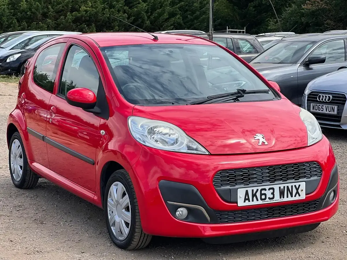Used Peugeot 107 Active 68 HP (50 kW) 2014 Red Hatchback