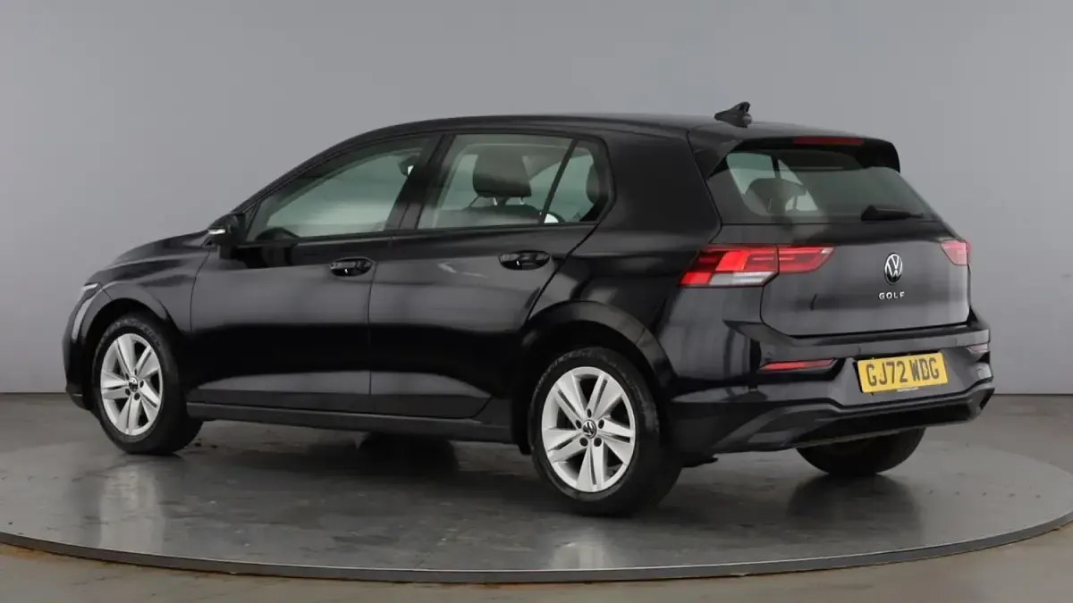Used VW Golf VIII Life 150 HP (110 kW) 2022 Deep black pearl Hatchback